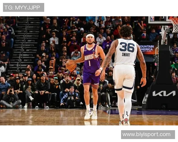 布克末节发力砍下25分助球队逆转胜利展现超强个人能力