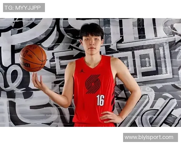 开拓者媒体人杨瀚森亲历亚当斯力量展现感受最强壮之人魅力