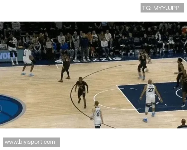 爱德华兹精彩突破拉杆换手上篮展现超强观赏性引发全场欢呼 爱德华兹精彩突破拉杆换手上篮展现超强观赏性引发全场欢呼