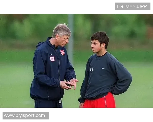 前拳王谈贝林厄姆承受压力呼吁关注其场上表现与成长潜力 前拳王谈贝林厄姆承受压力呼吁关注其场上表现与成长潜力