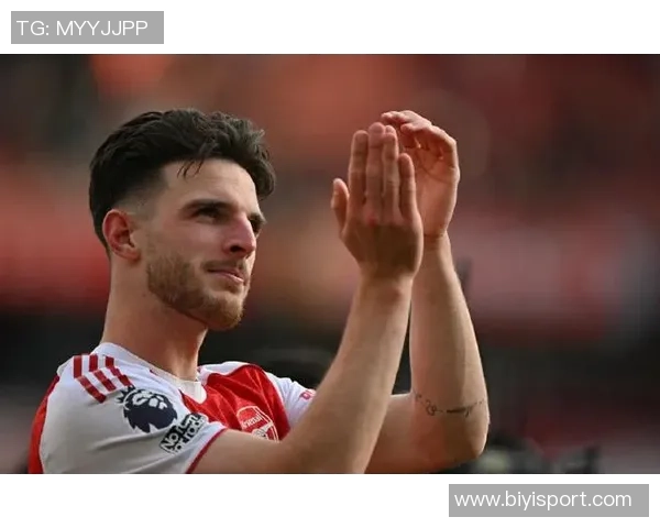 赖斯在阿森纳和国家队展现全能中场实力成为攻防典范的重要角色 赖斯在阿森纳和国家队展现全能中场实力成为攻防典范的重要角色